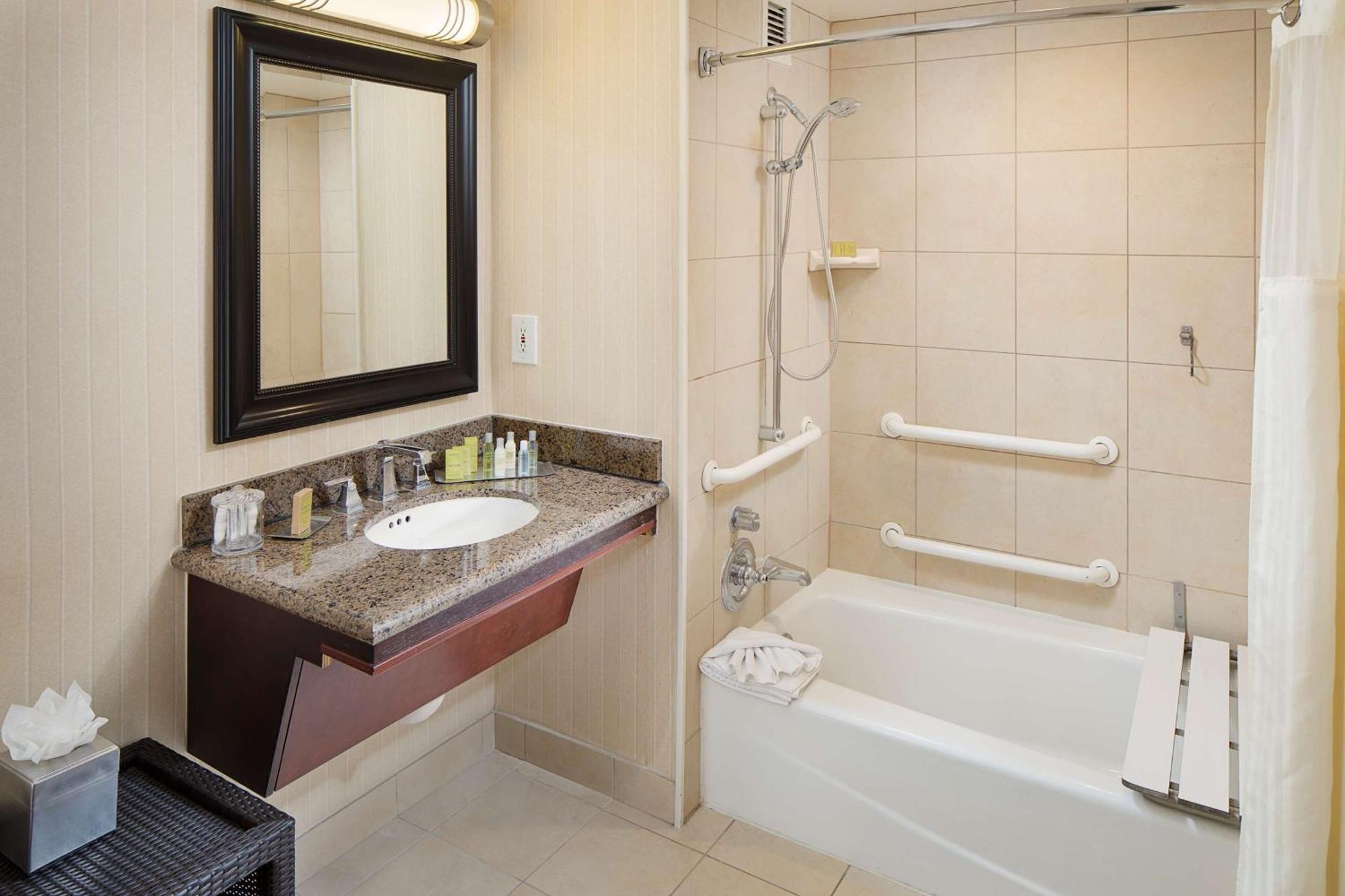 Doubletree By Hilton Los Angeles/Commerce Exterior photo
