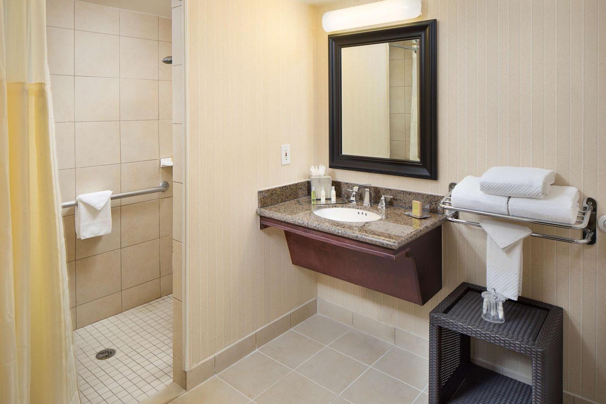 Doubletree By Hilton Los Angeles/Commerce Exterior photo