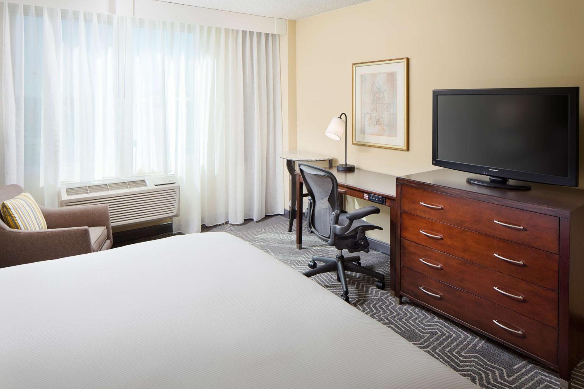 Doubletree By Hilton Los Angeles/Commerce Exterior photo